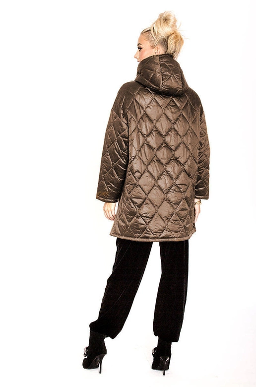 Oversizowa pikowana kurtka damska z kapturem brązowa (ag5-010)