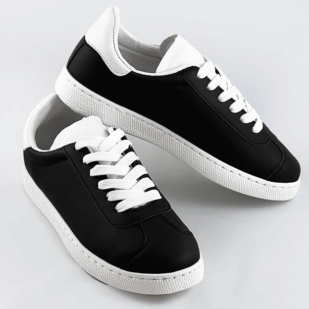 Sznurowane sneakersy damskie czarno-białe (bf-025)