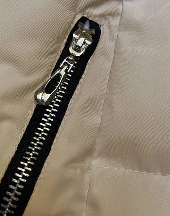 Dłuższa zimowa kurtka damska jasny beż (5M736-62)