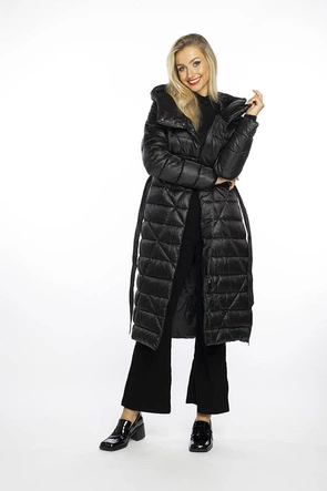 Pikowany płaszcz z kapturem czarny (AG1-J9069)