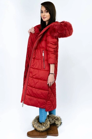 Długa damska kurtka zimowa z kapturem czerwona (7688)