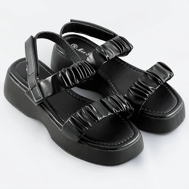 Sandały na niskiej platformie czarne (cm-48)