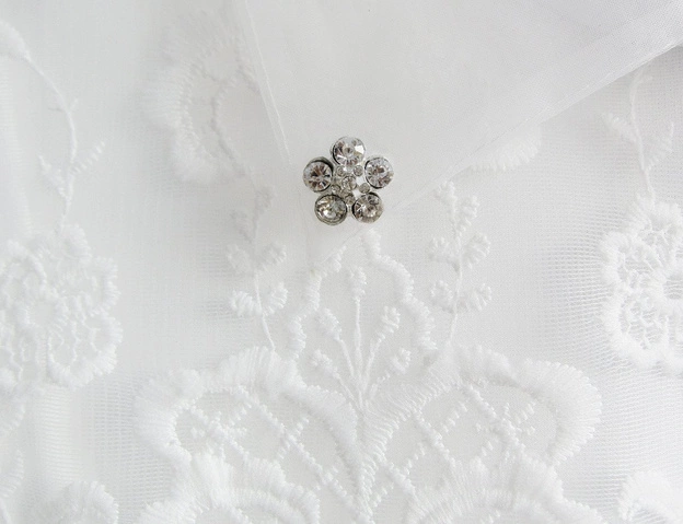 ELEGANCKA BLUZKA Z KOŁNIERZYKIEM BIAŁA (8520-1)