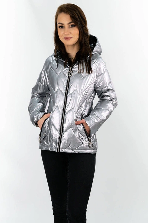 Pikowana kurtka damska z kapturem srebrna (b9562)