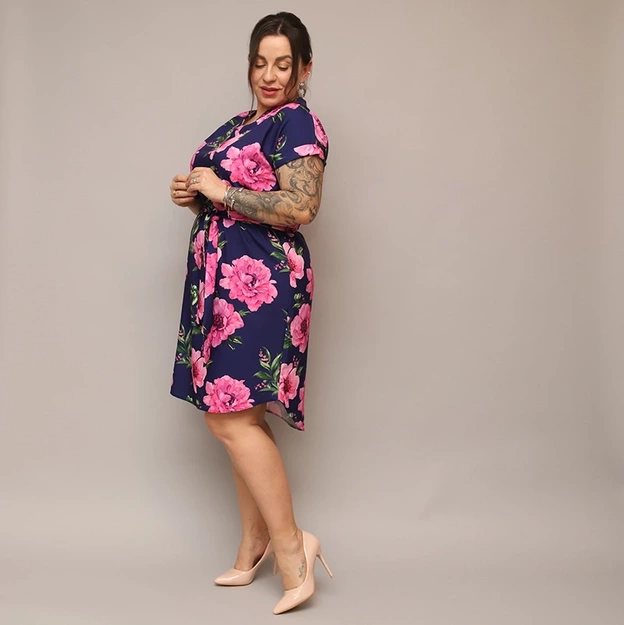 Sukienka w kwiaty z paskiem granatowa (744)