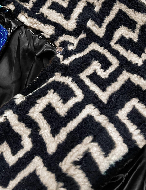 Lekka kurtka damska zimowa z ocieplanym kapturem czarna (omdl-019)