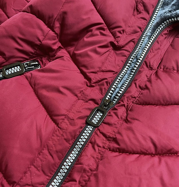 Kurtka zimowa z kapturem na futerku czerwona (m21007)