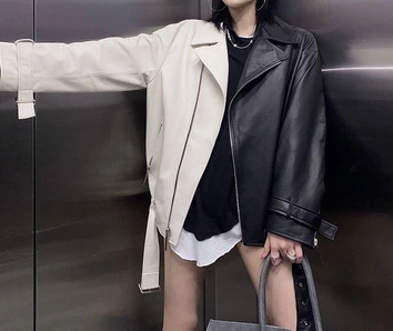 DAMSKA KURTKA Z EKOSKÓRY OVERSIZE CZARNA-ECRU (728ART)