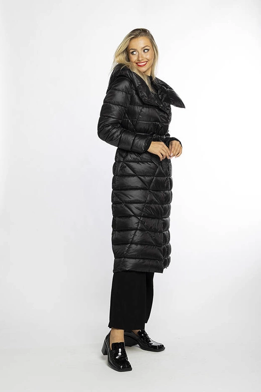 Pikowany płaszcz z kapturem czarny (AG1-J9069)