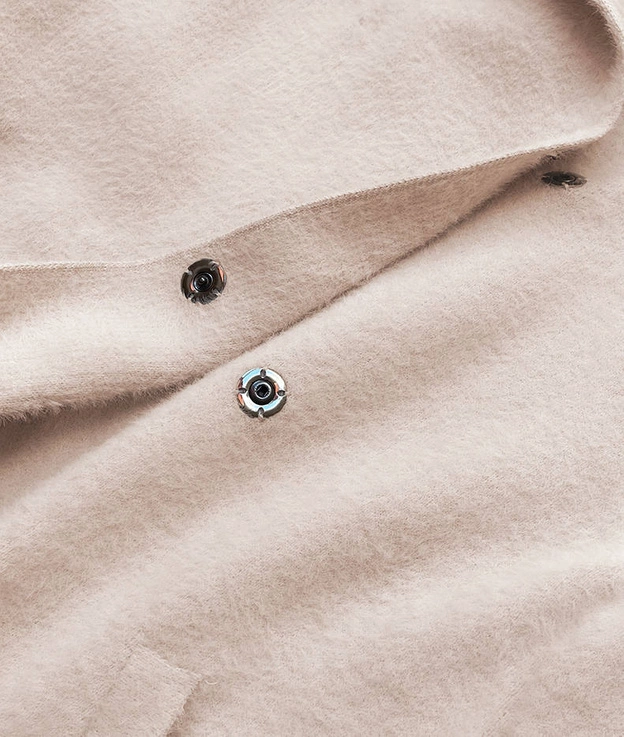 Długa narzutka z kapturem jasny beżowy (b6010-51)