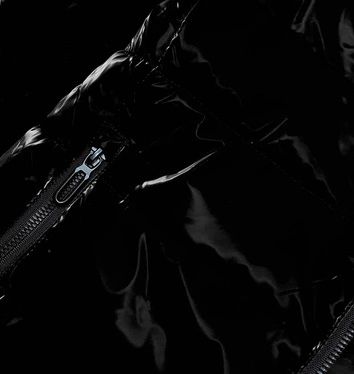 Kurtka damska z wzorzystą podszewką czarna (w707)