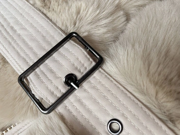 Zimowa kurtka damska z futrem ecru (2M-008)