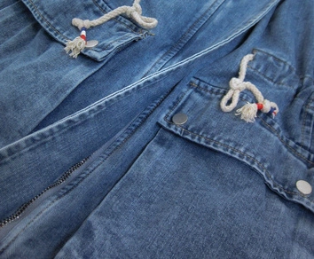 DAMSKA KURTKA JEANSOWA Z FUTRZANĄ PODPINKĄ NIEBIESKO - GRAFITOWA (T2870)