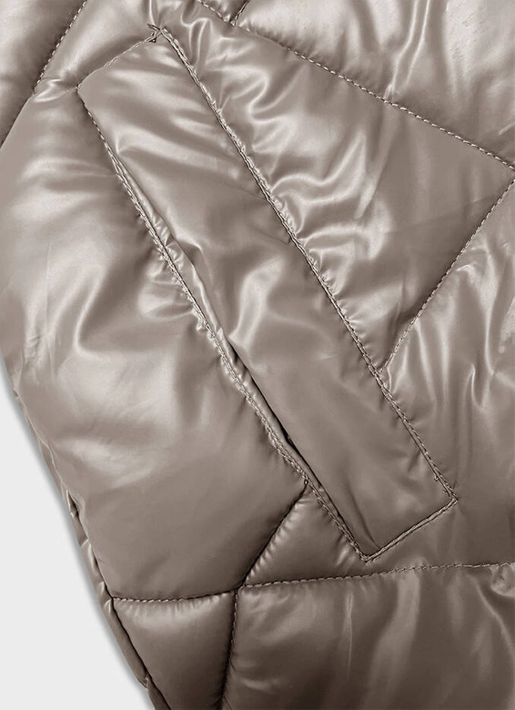 Damska kurtka zimowa pikowana cappuccino (5M3189-84)