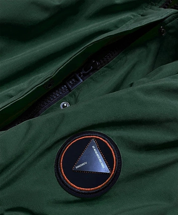 KURTKA ZIMOWA DAMSKA Z OZDOBNĄ PODSZEWKĄ ZIELONA (R9577)