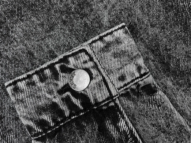 Luźna jeansowa damska kurtka denim czarna (POP7065-K)