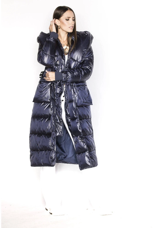 Długa damska kurtka z paskiem granatowa (ag8-8002)