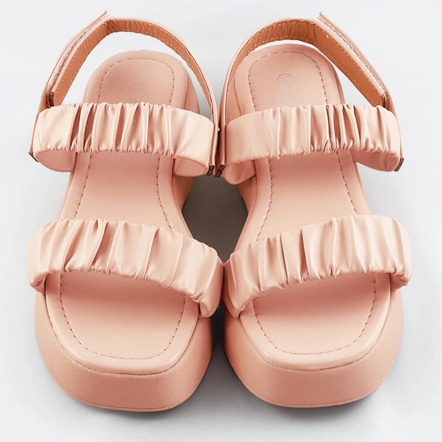 Sandały na niskiej platformie beżowe (cm-48)