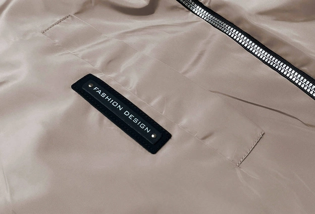 Cienka kurtka damska z ozdobną lamówką beżowa (B8145-12)