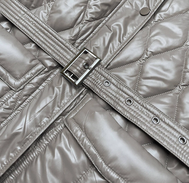 PIKOWANY PŁASZCZ DAMSKI Z PASKIEM CAPPUCCINO (7258)