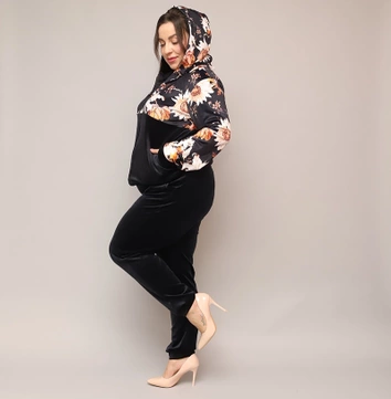 Welurowy komplet damski w kwiaty czarny (8228)