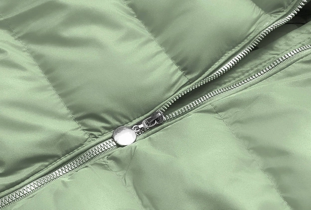 Krótka zimowa kurtka z kapturem pistacjowa (5M723-236)