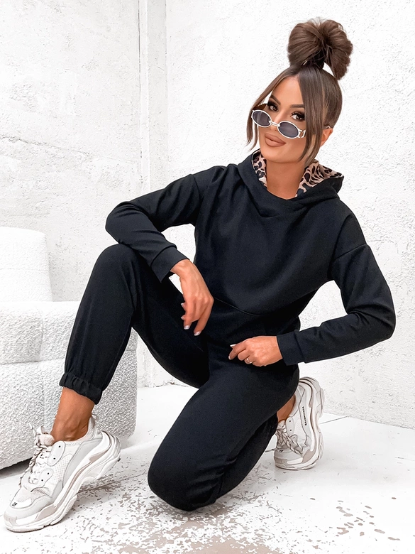 Komplet dresowy damski z kapturem w panterkę czarny (82146)