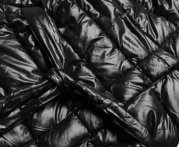 Kurtka pikowana z podwójnym kapturem czarna (L22-9862-1)