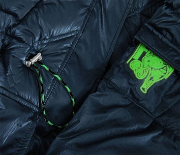 Błyszcząca pikowana kurtka damska zimowa granatowa (977)