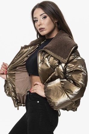 KRÓTKA KURTKA OVERSIZE Z SZEROKIMI RĘKAWAMI BRĄZOWA (J9-016)