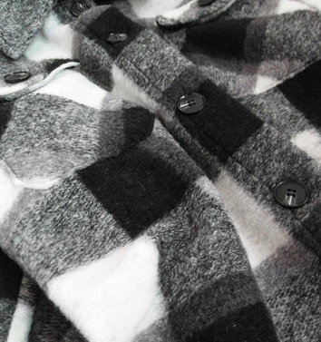 KOSZULOWY DAMSKI PŁASZCZ W KRATĘ BIAŁO-CZARNY (624ART)