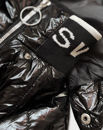 BŁYSZCZĄCA KURTKA DAMSKA CZARNA (B9777)