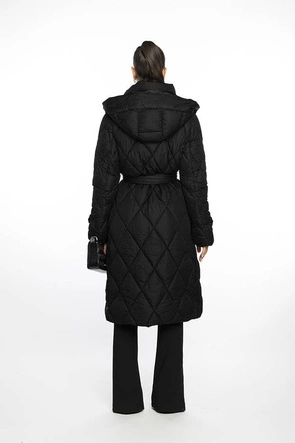 Pikowana długa kurtka zimowa z kapturem Ann Gissy czarna (AG9-9001)