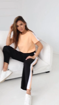 Komplet sportowy t-shirt oversize i spodnie dresowe brzoskwiniowy (VE89)