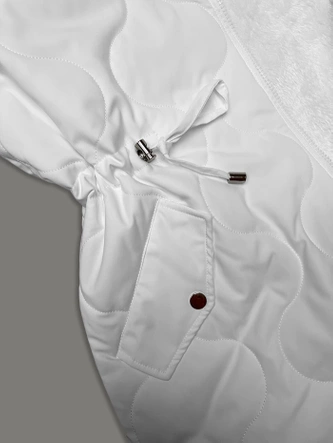 Damska pikowana kurtka zimowa na futerku Ann Gissy biała (AG1-3091)