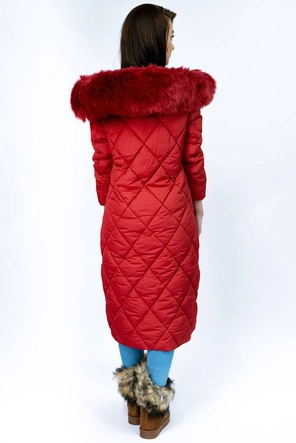 Długa damska kurtka zimowa z kapturem czerwona (7688)