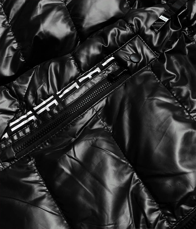 Błyszcząca kurtka z wzorzystymi wstawkami czarna (w718)