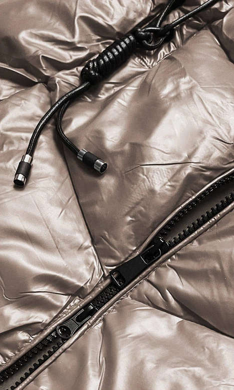 DAMSKA KAMIZELKA Z KAPTUREM CIEMNY BEŻ (B8026-12)