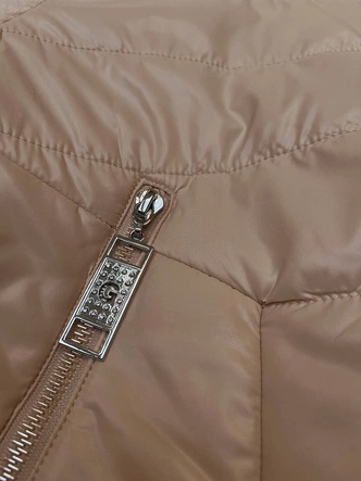 Krótka luźna kurtka damska z melanżowymi rękawami Vaston camel-melanż (F-23962#)