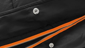 Puchowa kurtka damska z ozdobnymi taśmami czarna (AG2-J85)