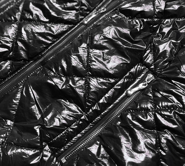 Błyszcząca damska kurtka czarna (b9756-1)