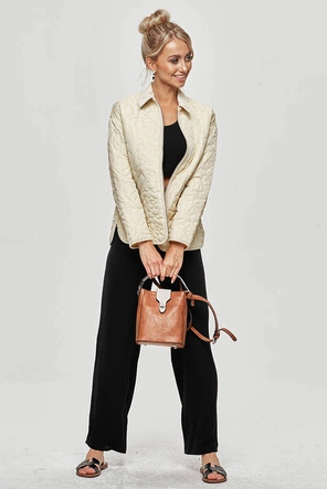 Cienka kurtka damska z ozdobnym pikowaniem kremowa (jin226)