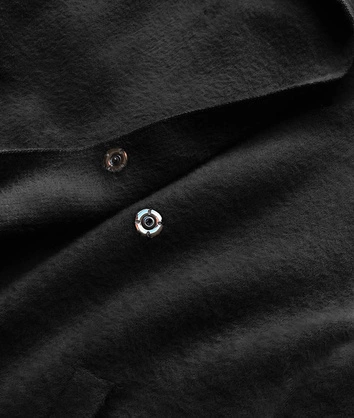 Długa narzutka z kapturem czarna (b6010-1)