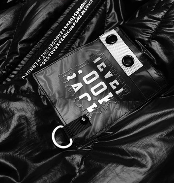 Pikowana kurtka damska z kapturem czarna (hs-1809)