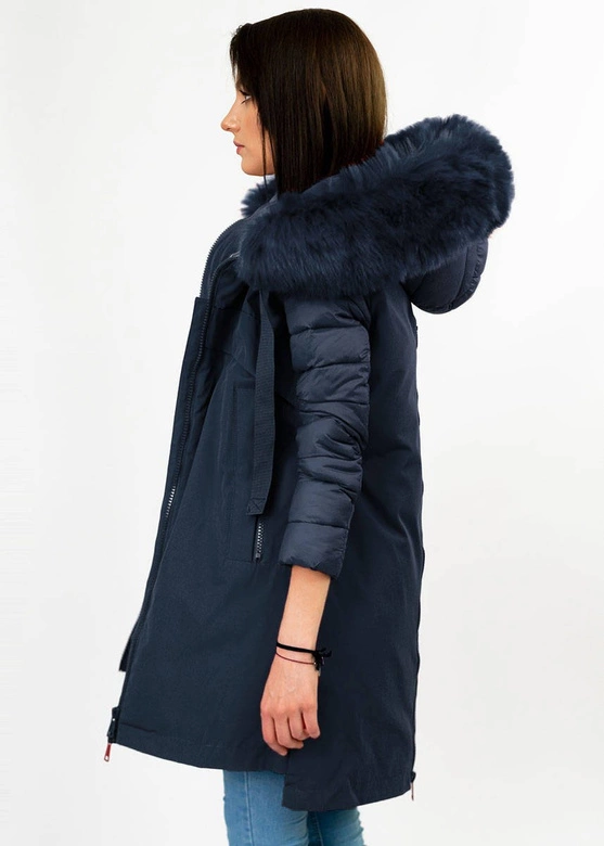 Zimowa kurtka damska z łączonych materiałów granatowa (7708)