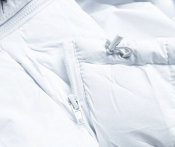 Puchowa kamizelka damska z kapturem biała (5M720-281)