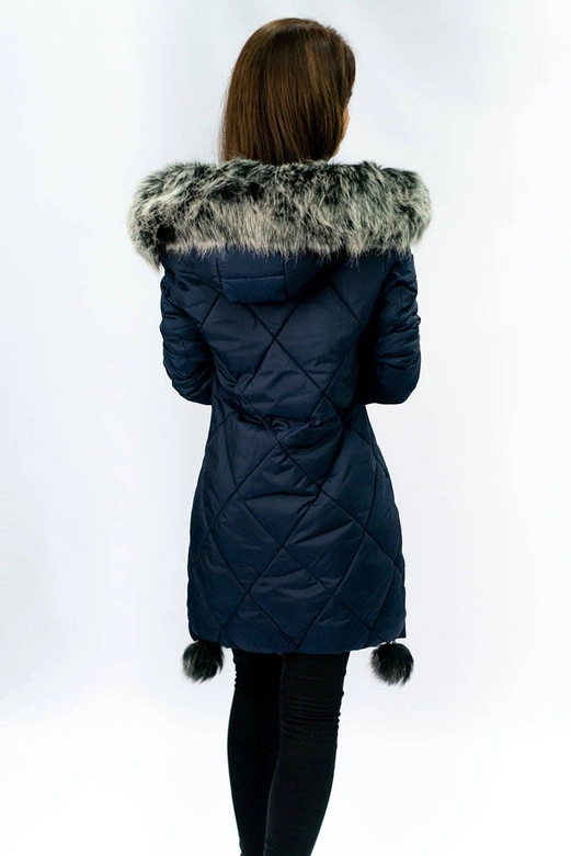 KURTKA DAMSKA ZIMOWA Z WYDŁUŻONYMI BOKAMI GRANATOWA (GWW6788X)