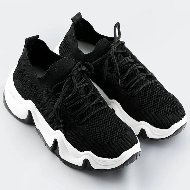 Czarne sneakersy na białej podeszwie (xa055)