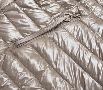 Asymetryczna kurtka damska z kapturem beżowa (pc-7510-62)