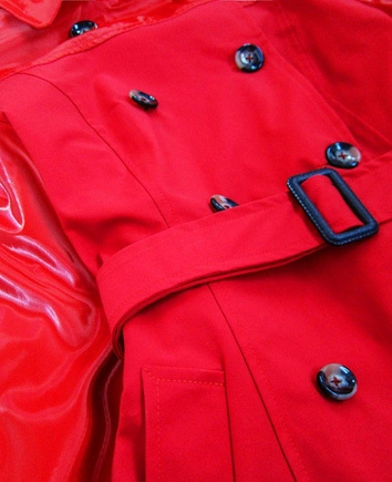 CIENKI PŁASZCZ Z ŁĄCZONYCH MATERIAŁÓW CZERWONY (YR2027)